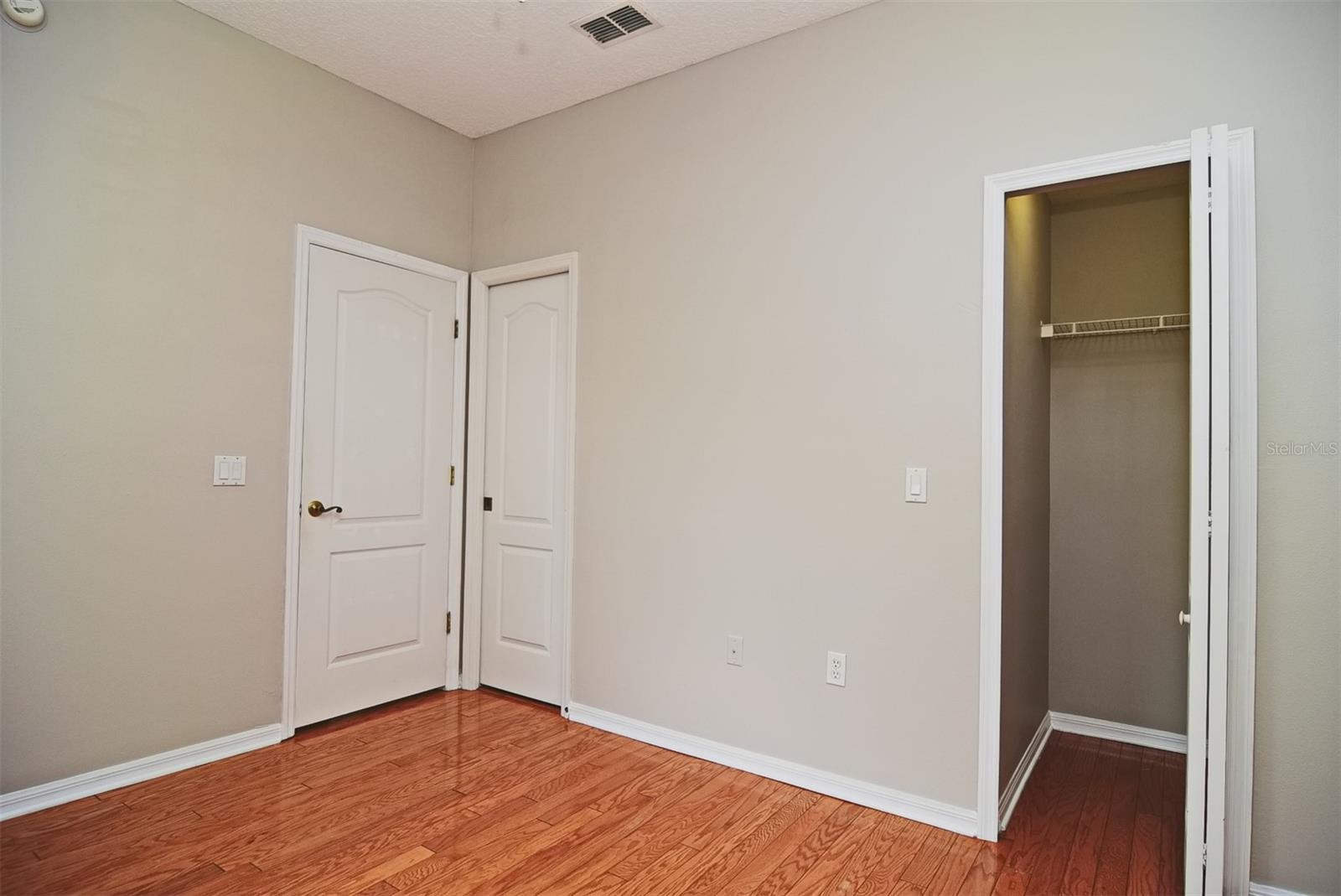 Image 19 of 29 For 698 Seabrook Court 105