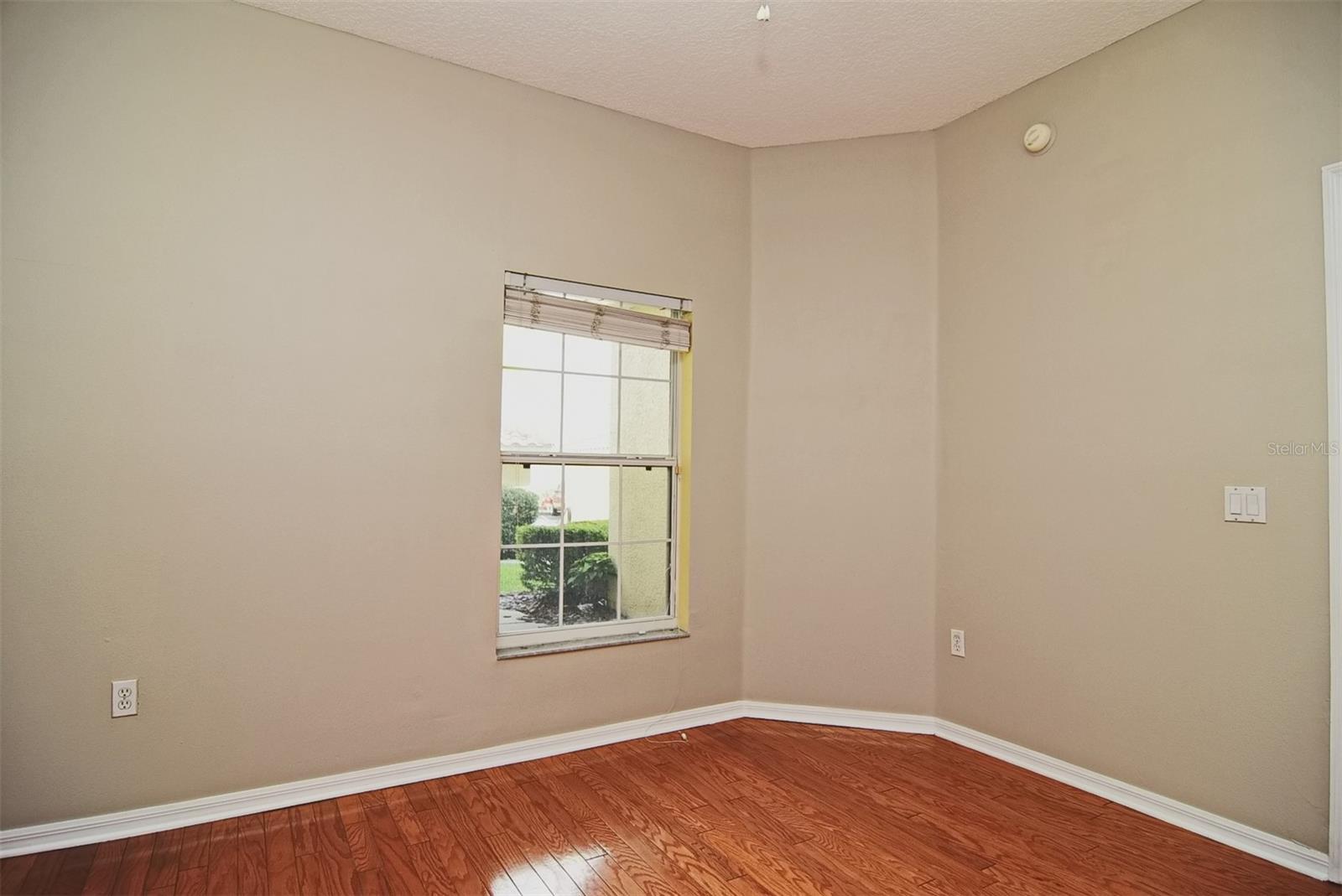 Image 20 of 29 For 698 Seabrook Court 105