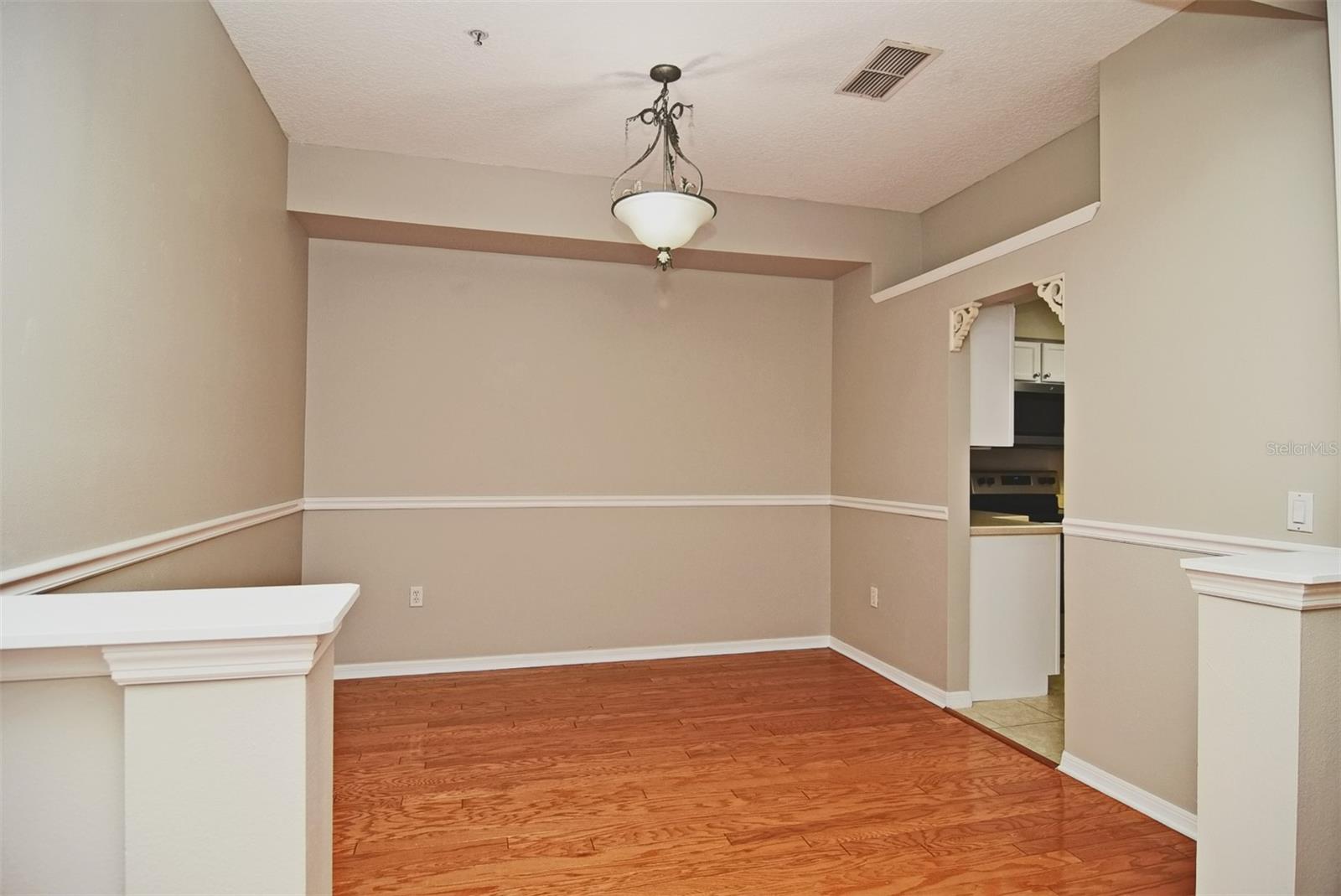 Image 6 of 29 For 698 Seabrook Court 105