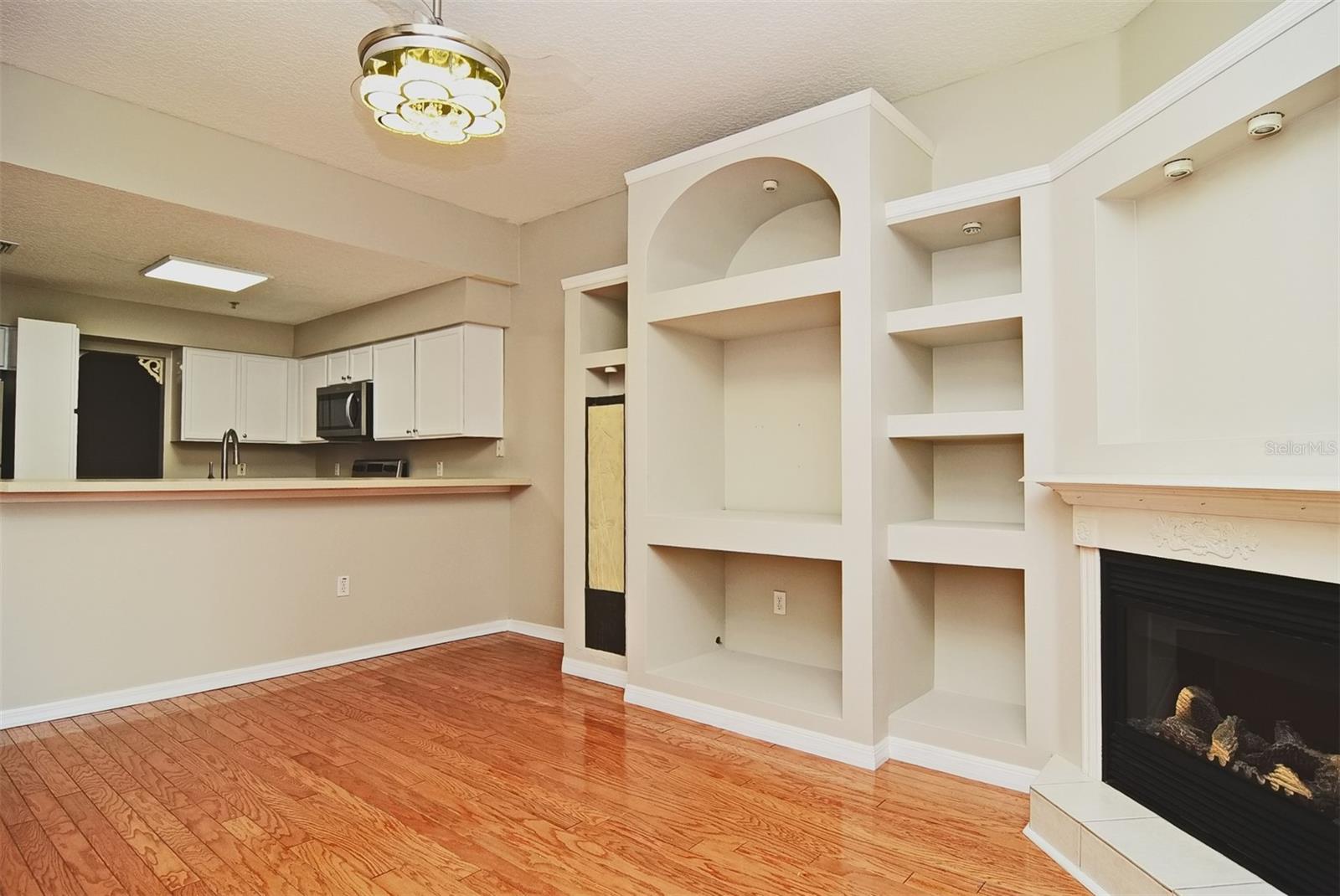 Image 9 of 29 For 698 Seabrook Court 105