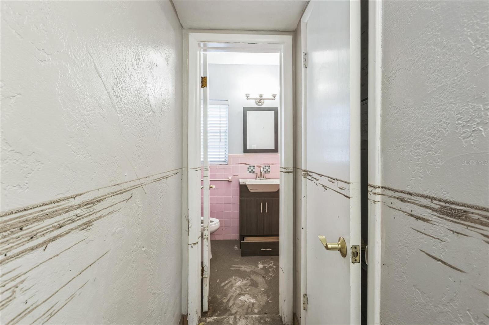 Image 11 of 41 For 15406 2nd Street E