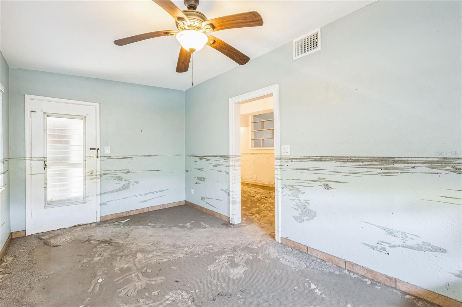 Image 15 of 41 For 15406 2nd Street E