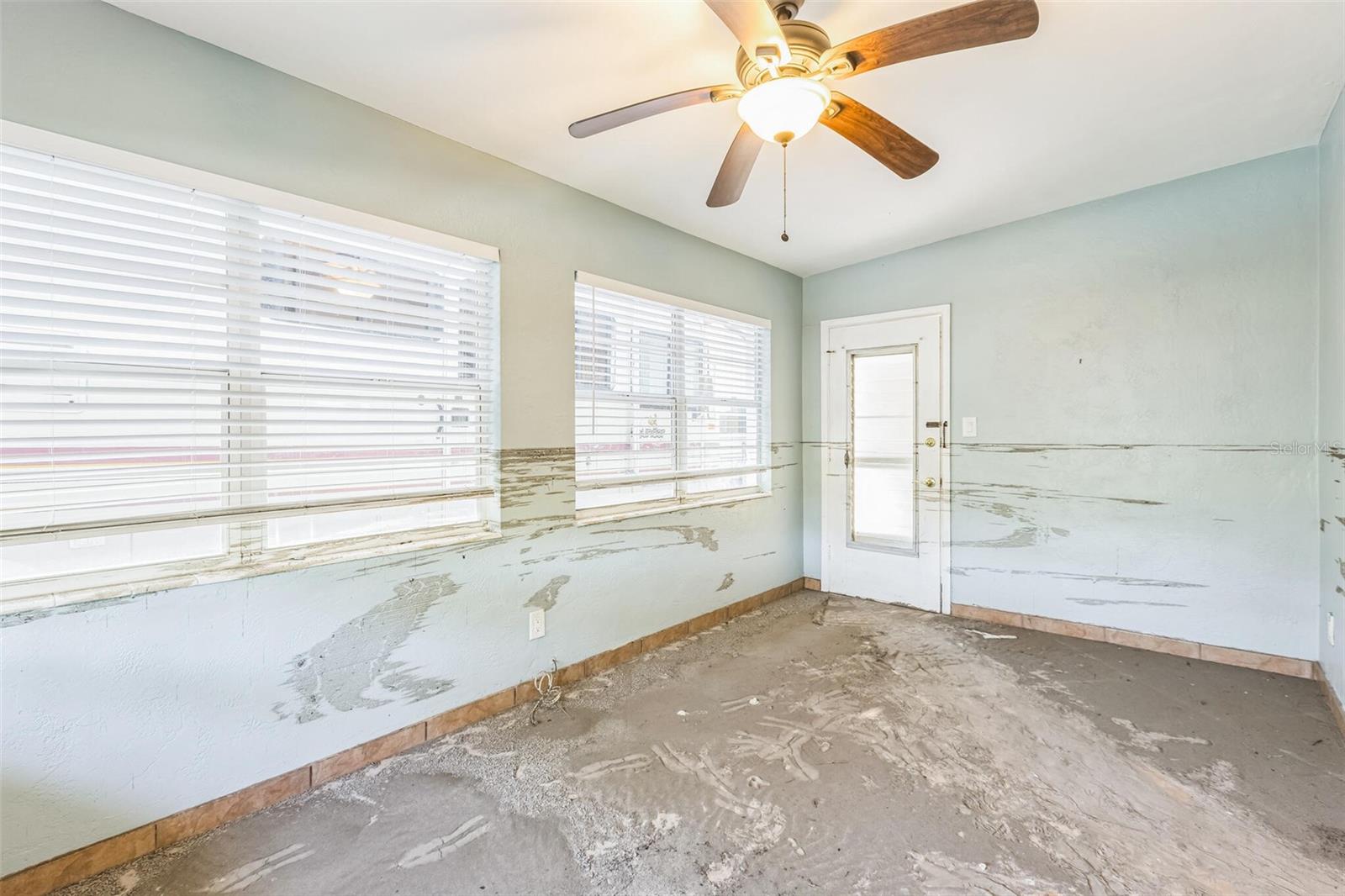 Image 16 of 41 For 15406 2nd Street E