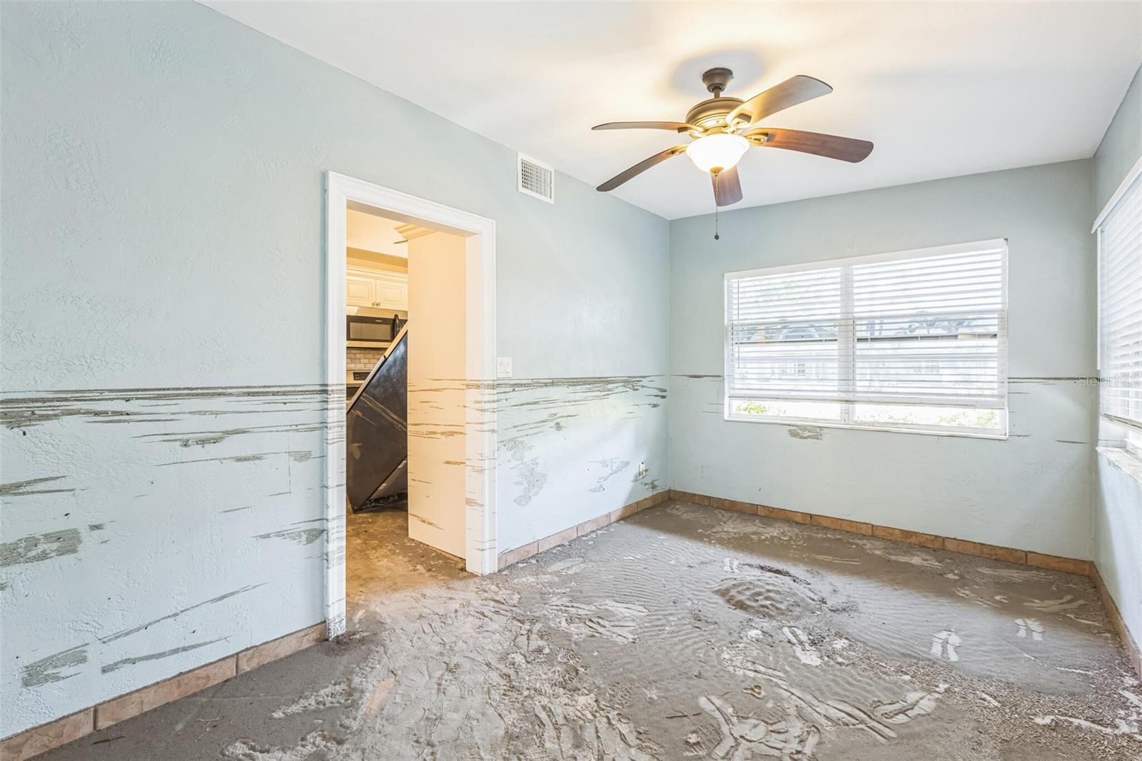 Image 17 of 41 For 15406 2nd Street E