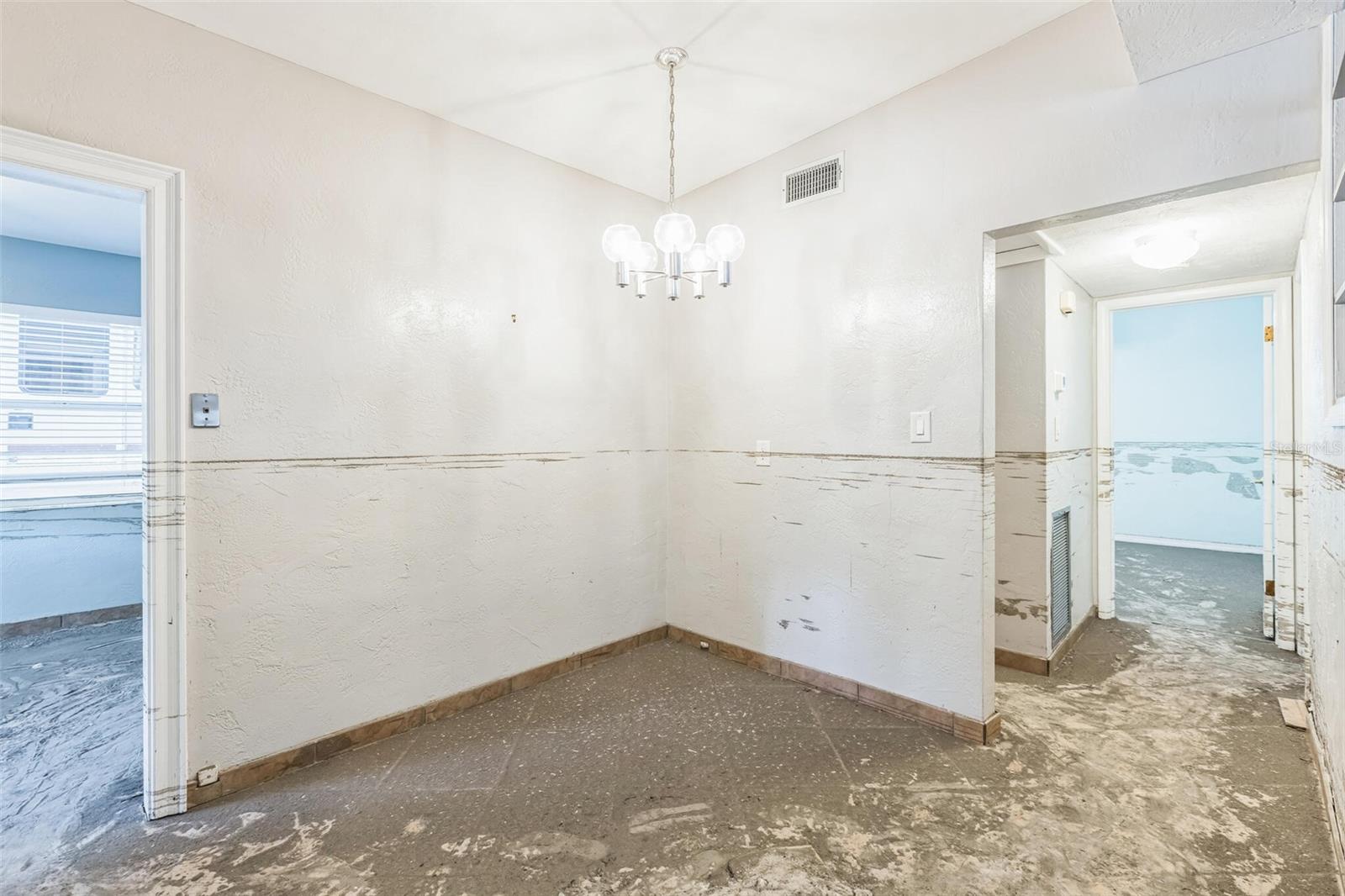 Image 18 of 41 For 15406 2nd Street E