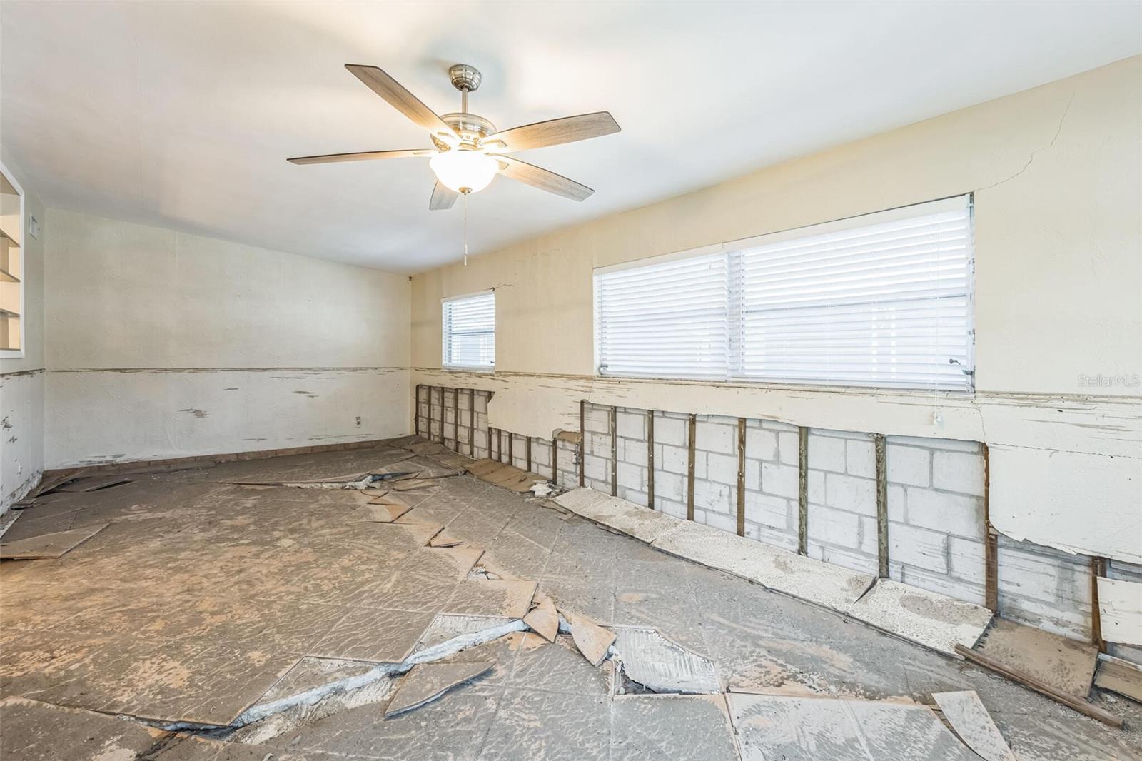 Image 21 of 41 For 15406 2nd Street E
