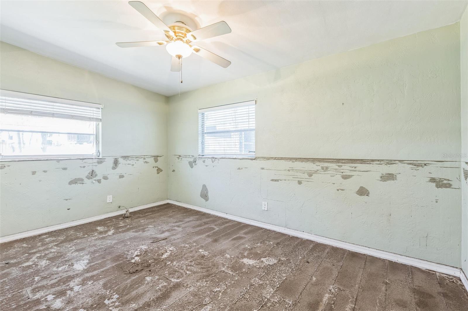 Image 24 of 41 For 15406 2nd Street E