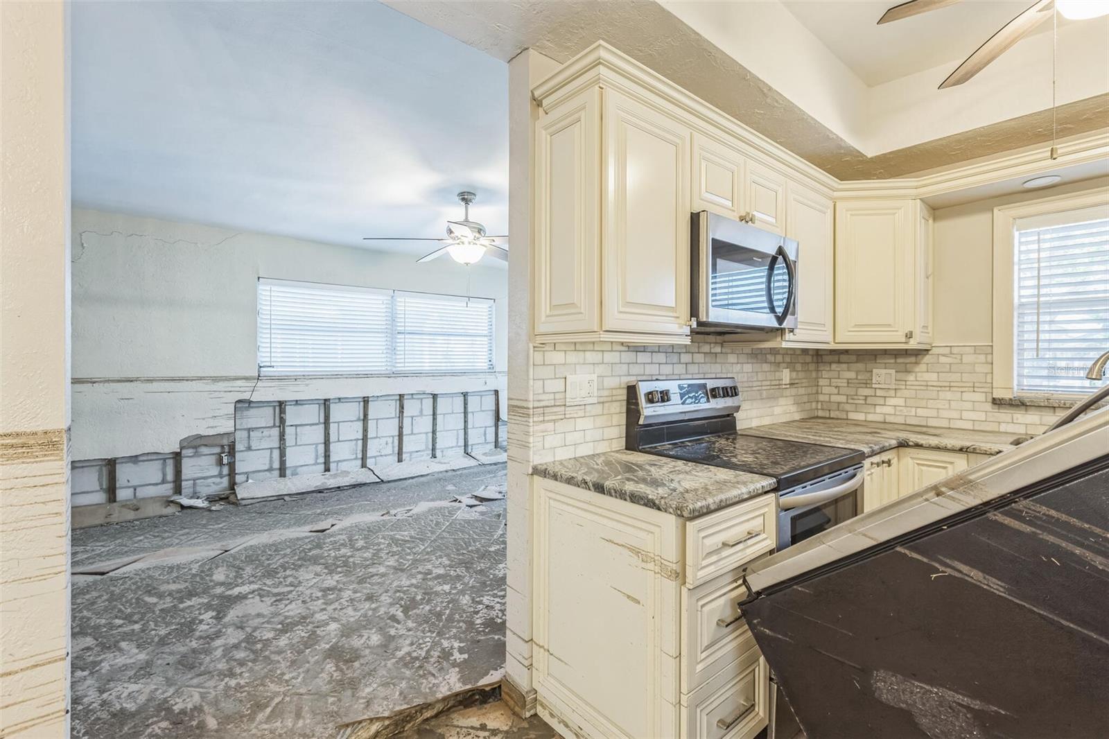 Image 7 of 41 For 15406 2nd Street E