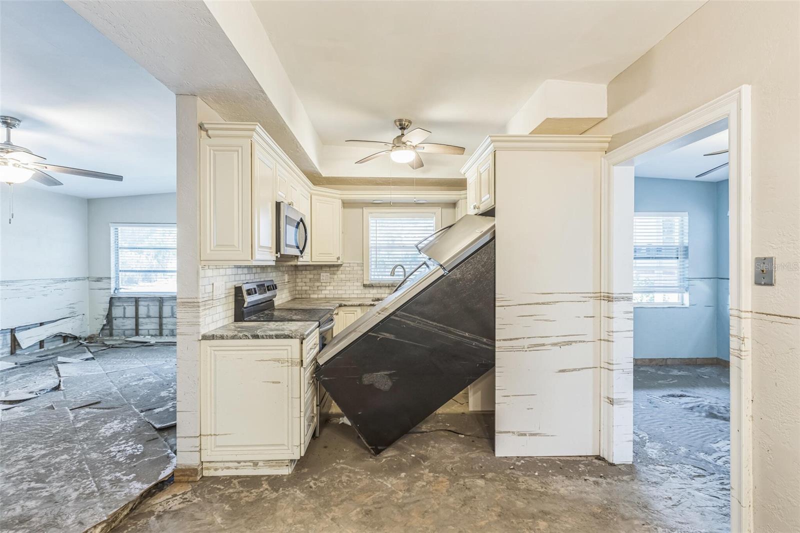 Image 8 of 41 For 15406 2nd Street E