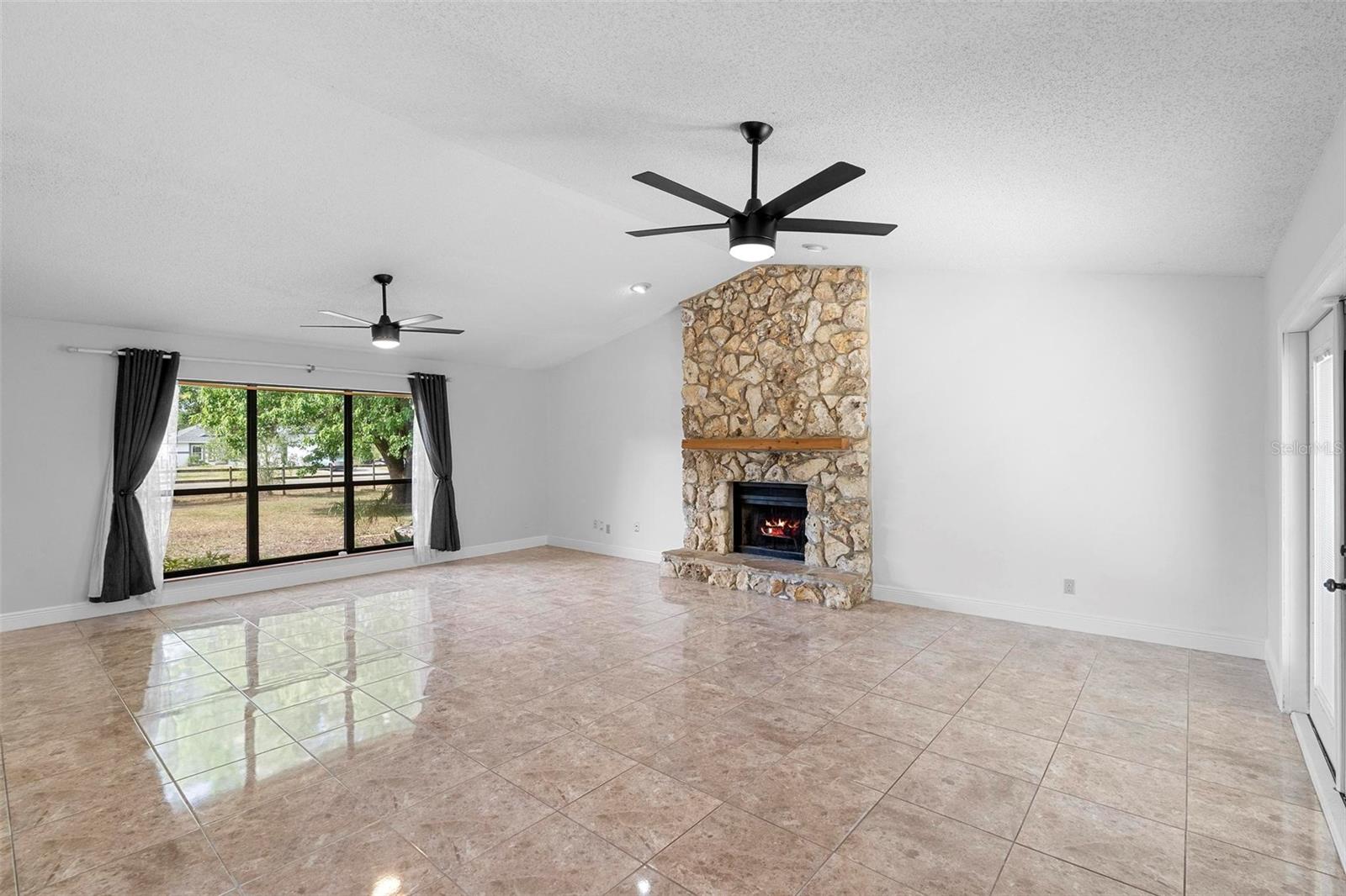 Image 9 of 44 For 21343 Reindeer Road