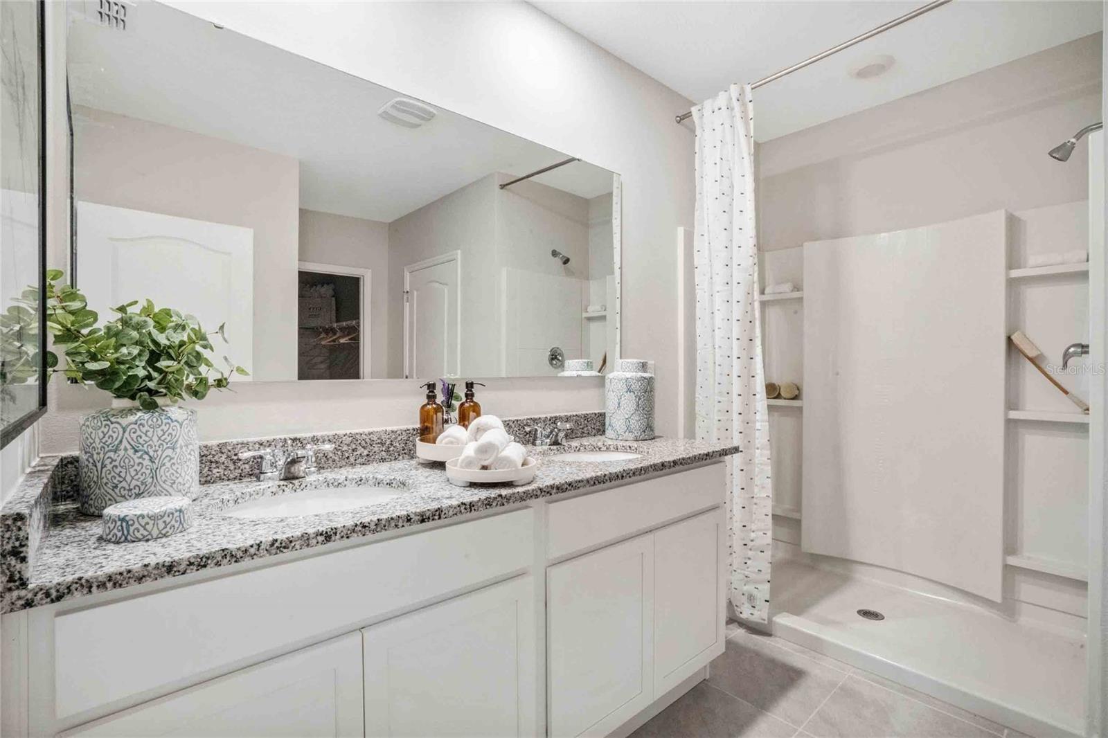 Image 16 of 40 For 3833 Royal Azalea Way