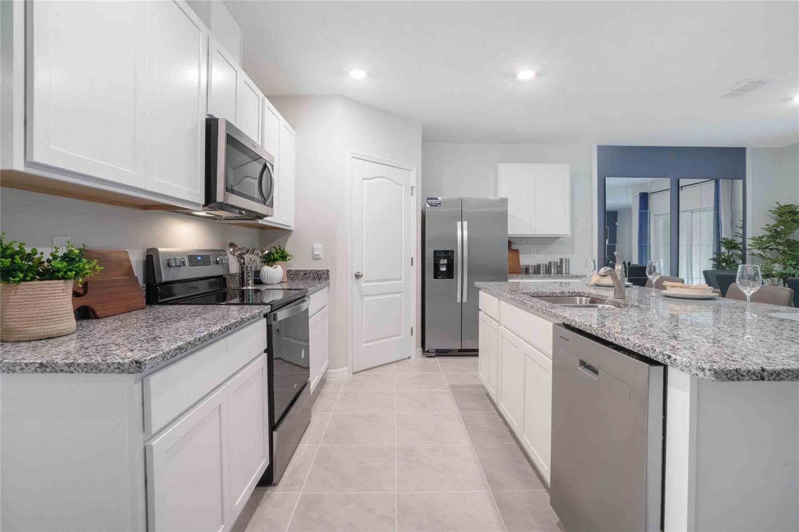 Image 4 of 40 For 3833 Royal Azalea Way