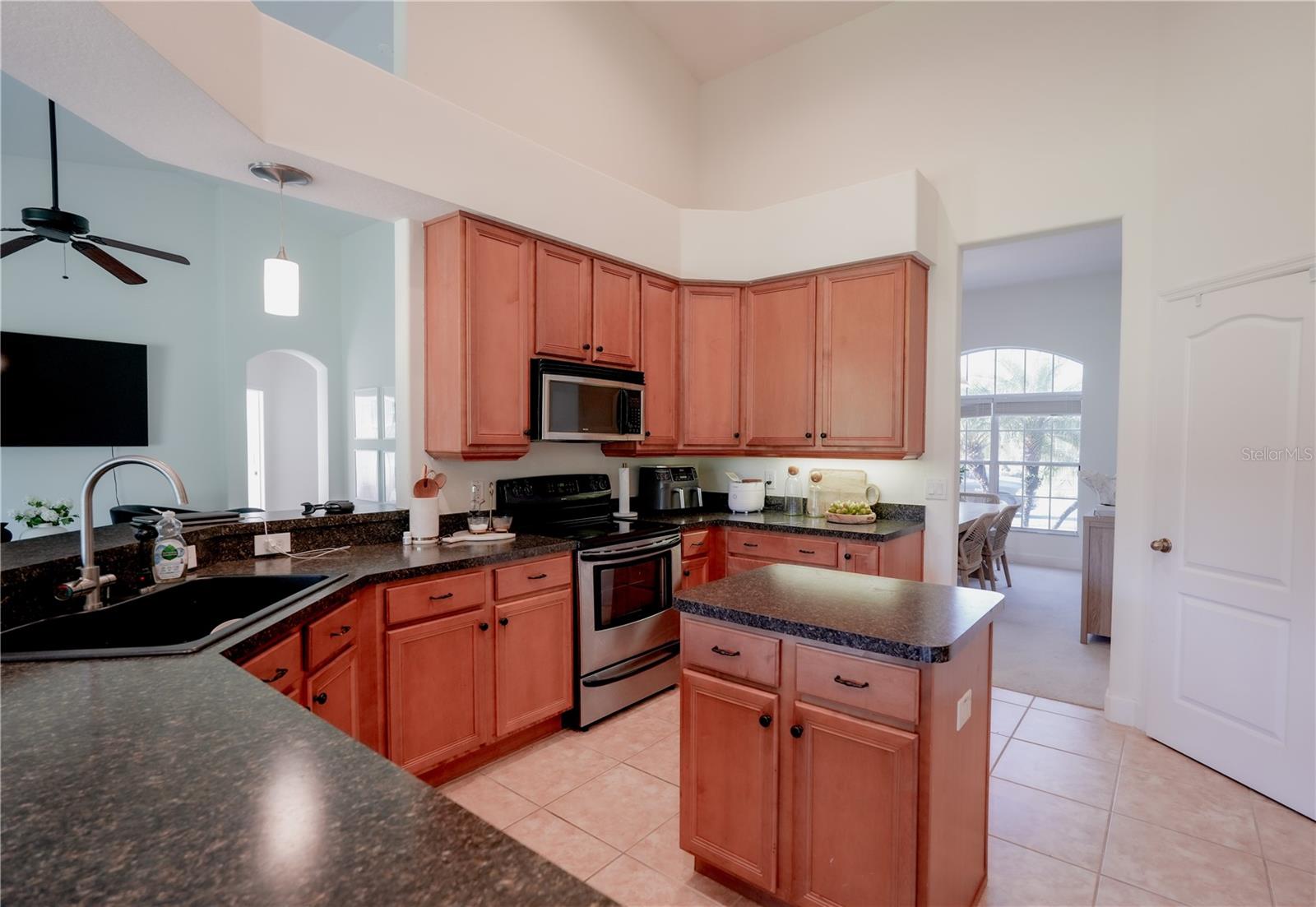 Image 35 of 58 For 23533 Valderama Lane