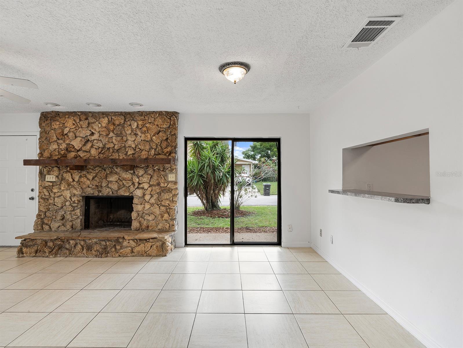 Image 10 of 25 For 445 Cottonwood Drive