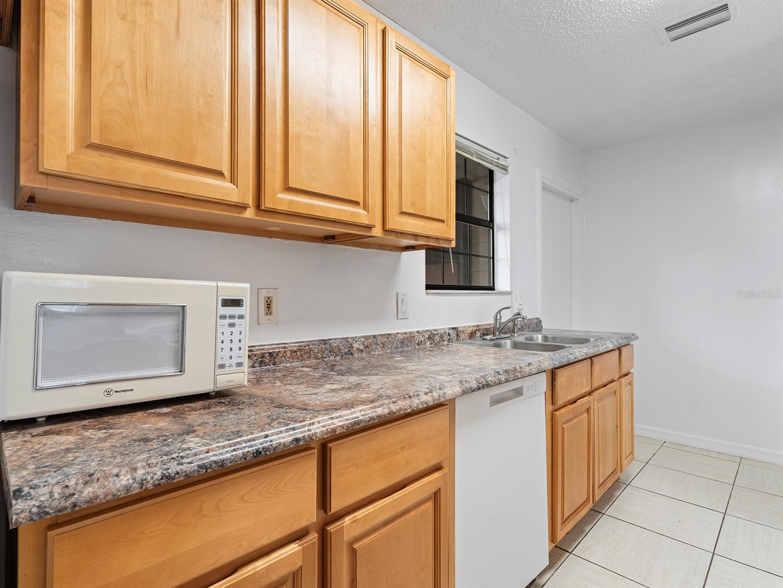 Image 13 of 25 For 445 Cottonwood Drive