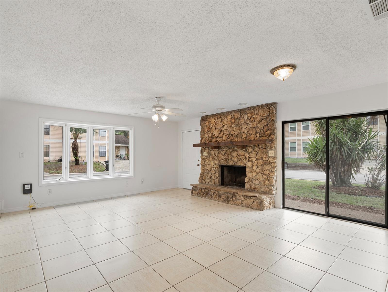 Image 2 of 25 For 445 Cottonwood Drive