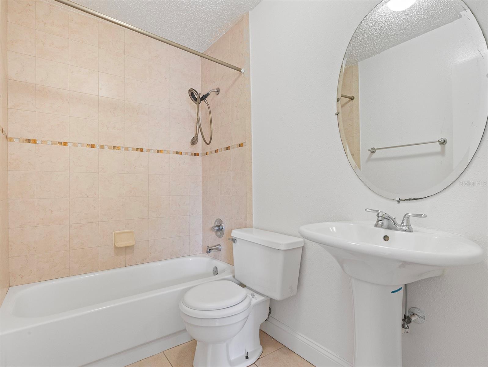 Image 20 of 25 For 445 Cottonwood Drive