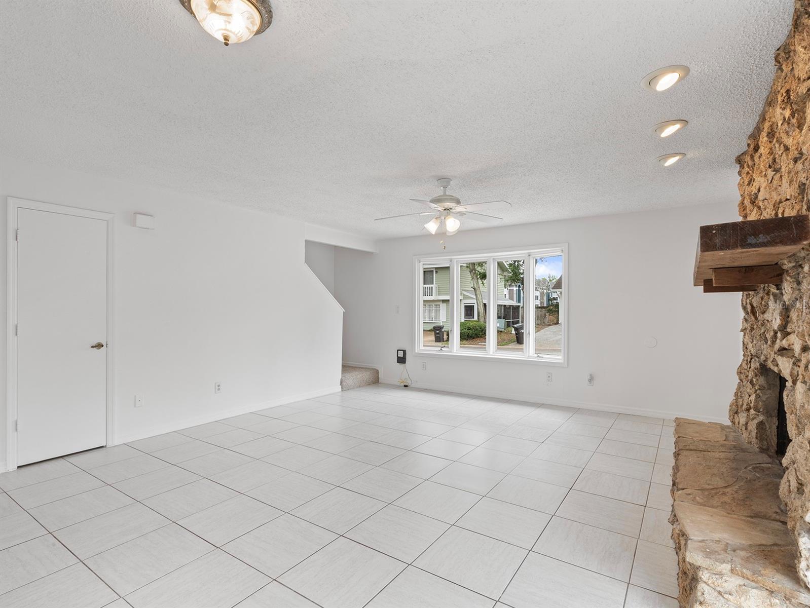 Image 9 of 25 For 445 Cottonwood Drive
