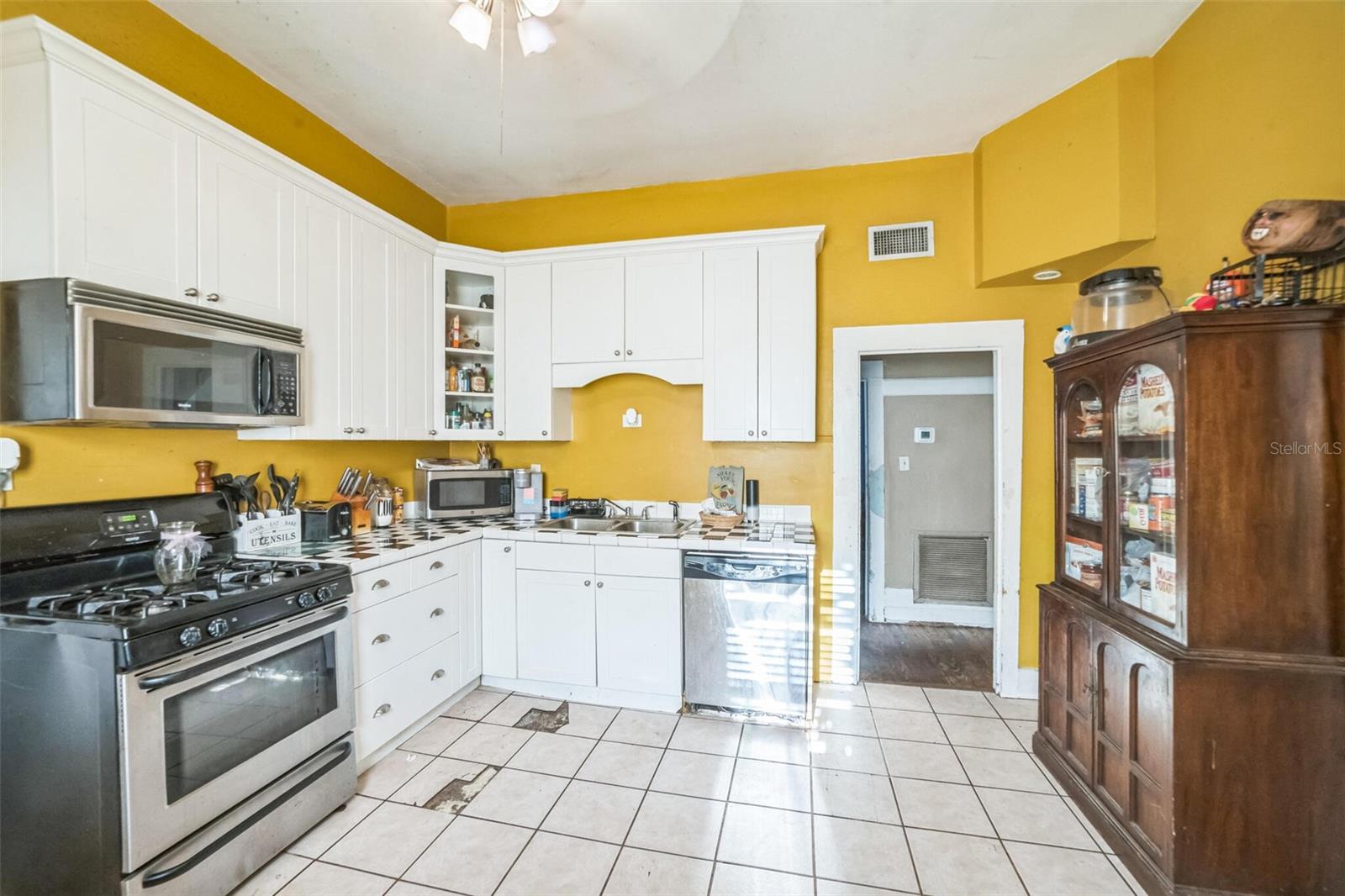 Image 11 of 25 For 419 Palm Avenue