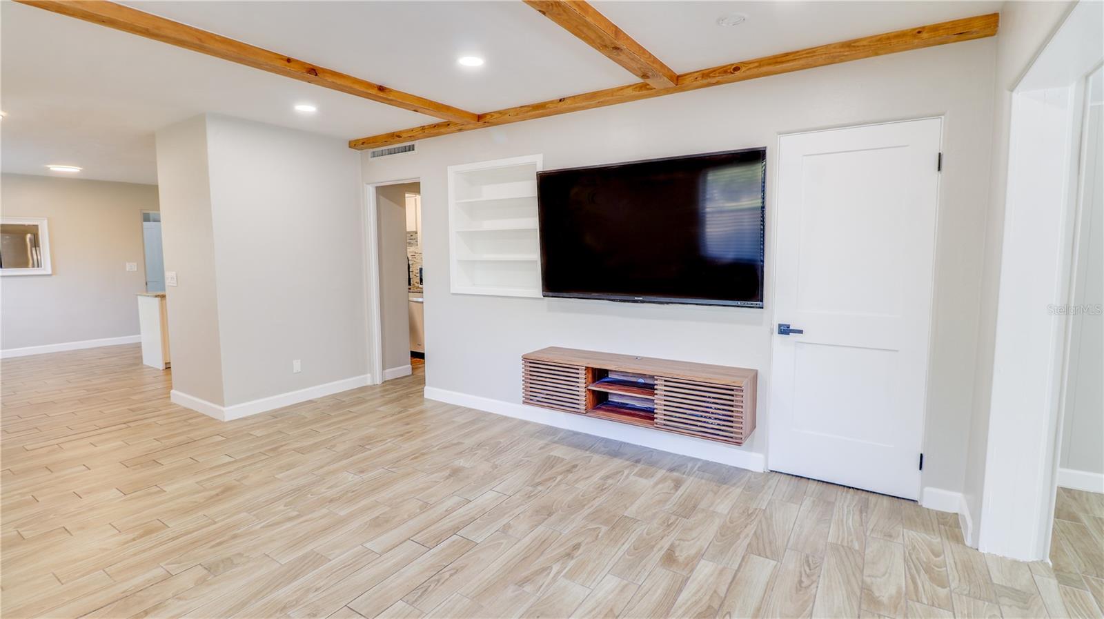 Image 21 of 32 For 1809 Pineview Circle