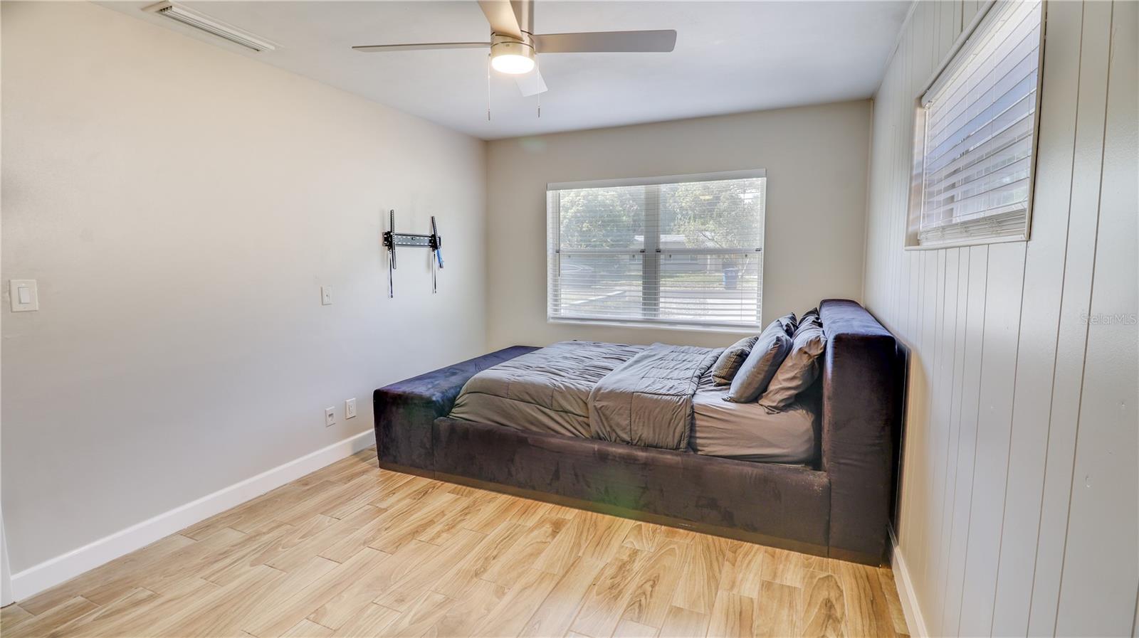 Image 24 of 32 For 1809 Pineview Circle