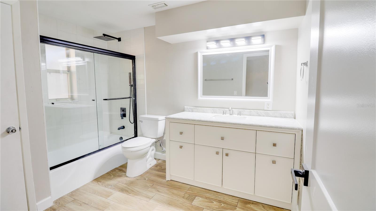 Image 4 of 32 For 1809 Pineview Circle