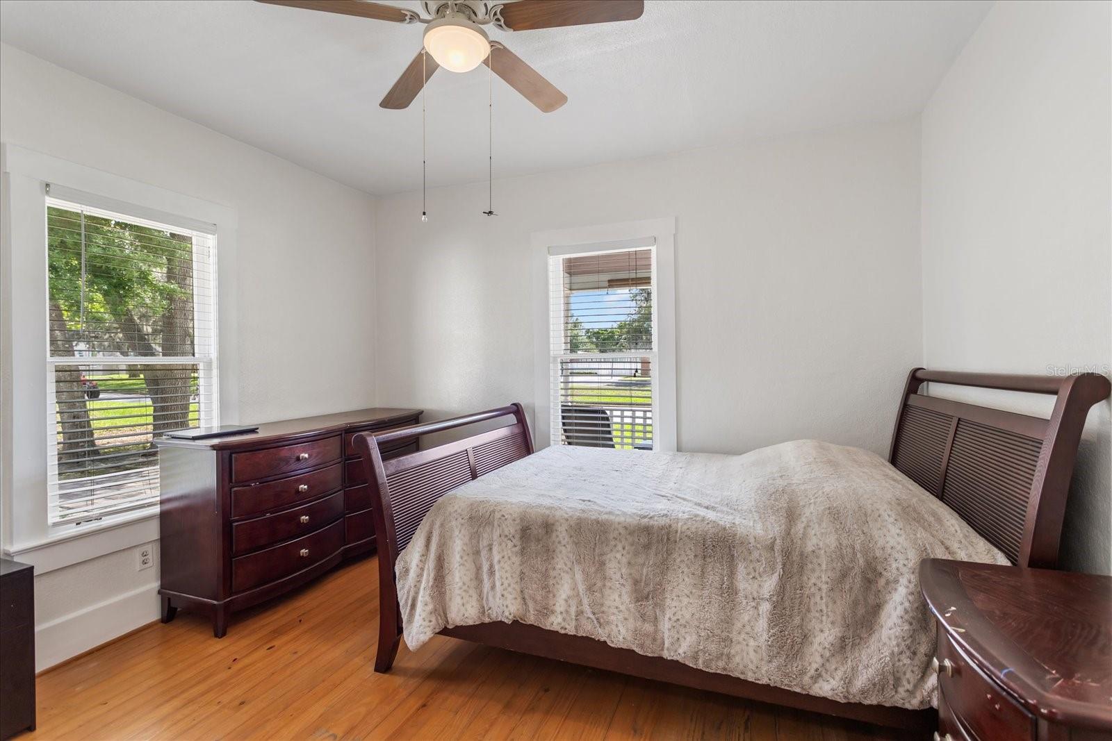 Image 10 of 18 For 2305 Magnolia Avenue