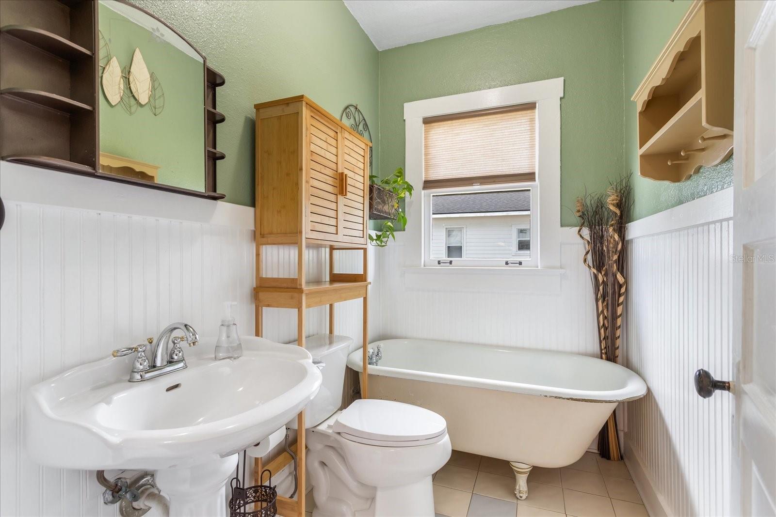 Image 11 of 18 For 2305 Magnolia Avenue