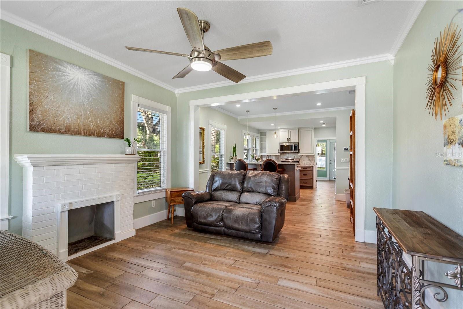 Image 3 of 18 For 2305 Magnolia Avenue