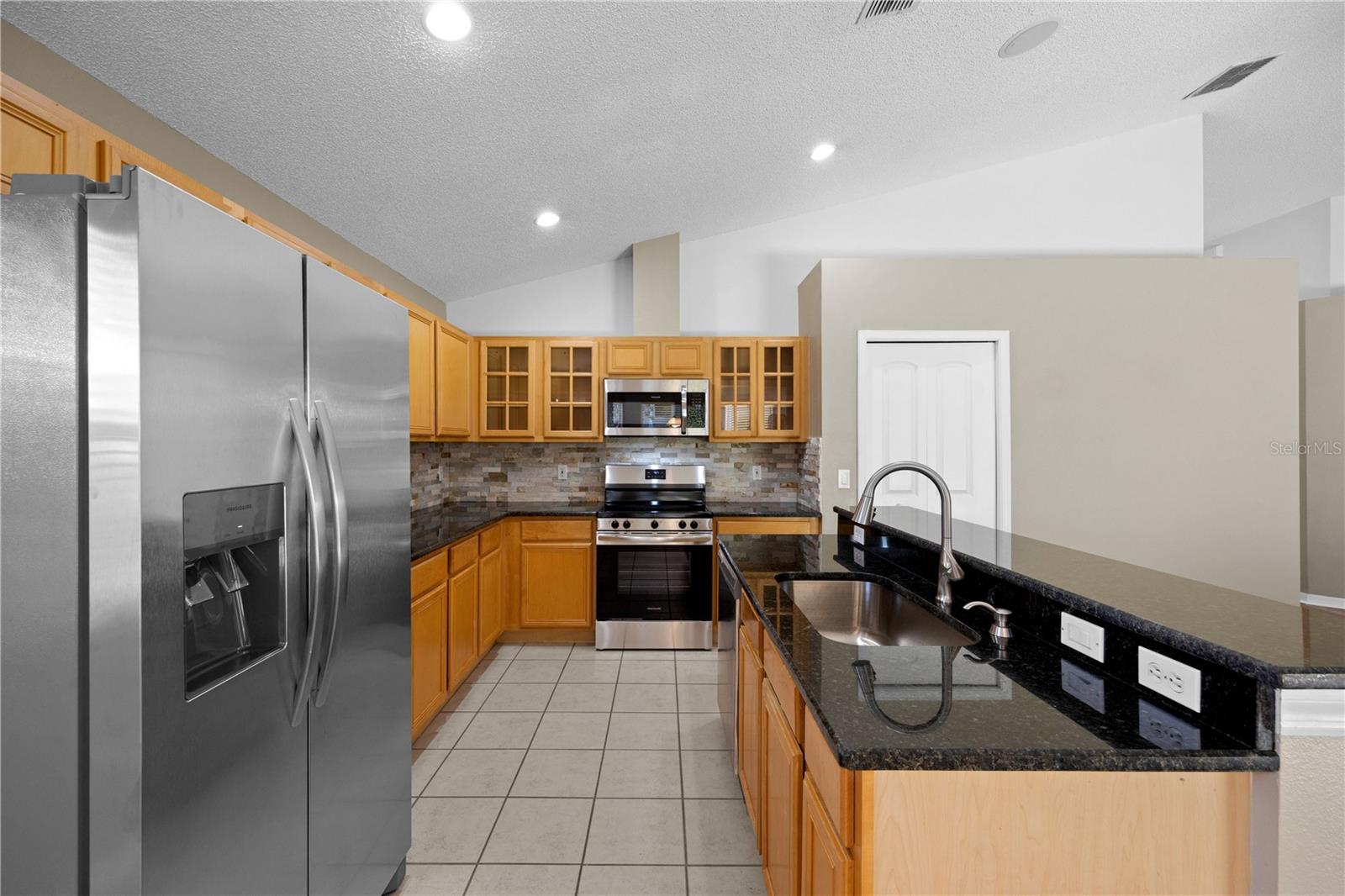 Image 4 of 50 For 9545 Southern Garden Circle