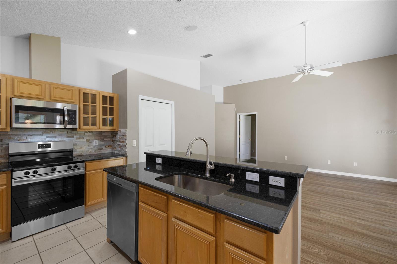 Image 6 of 50 For 9545 Southern Garden Circle
