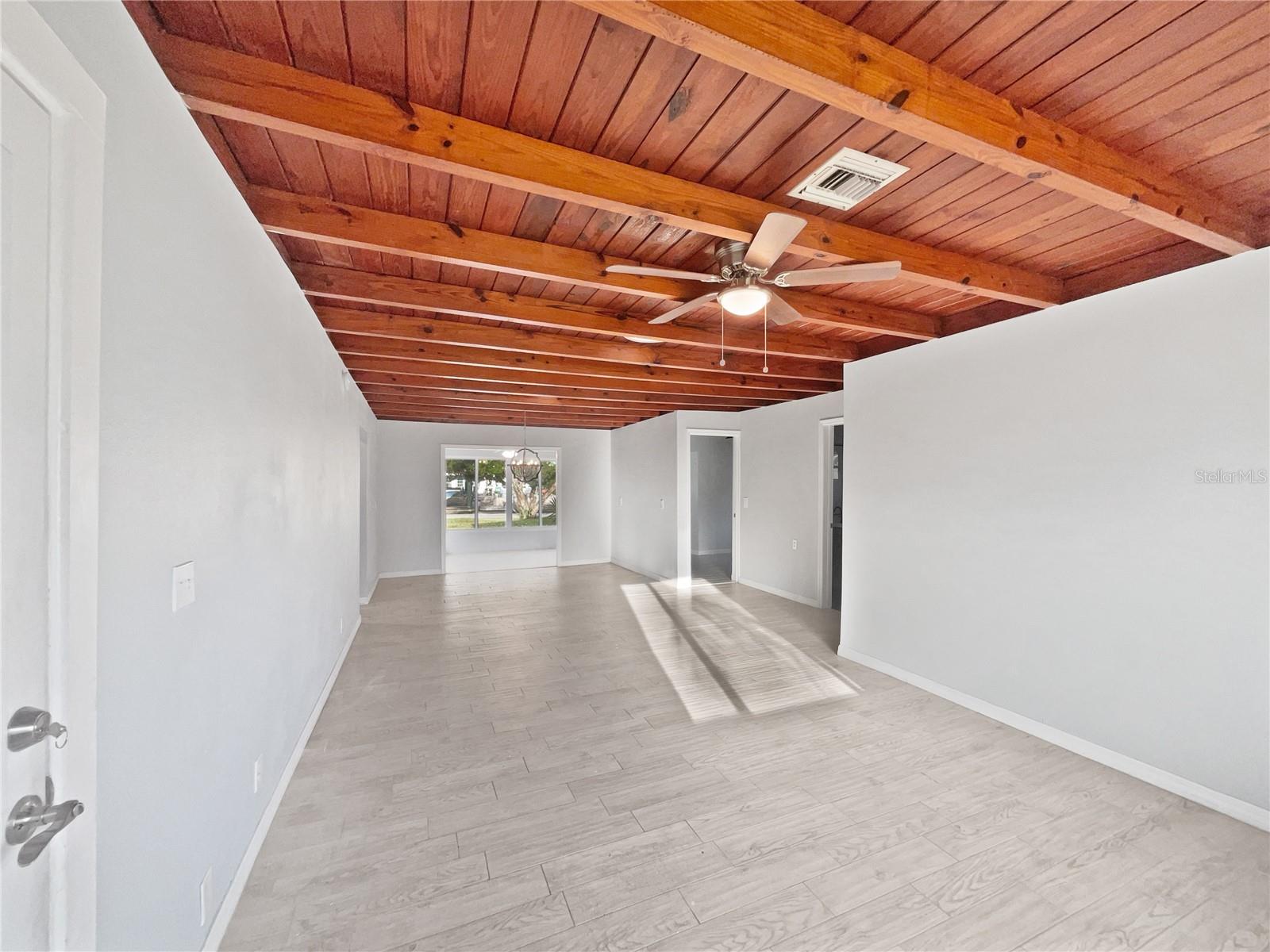 Image 21 of 22 For 135 Palmetto Avenue