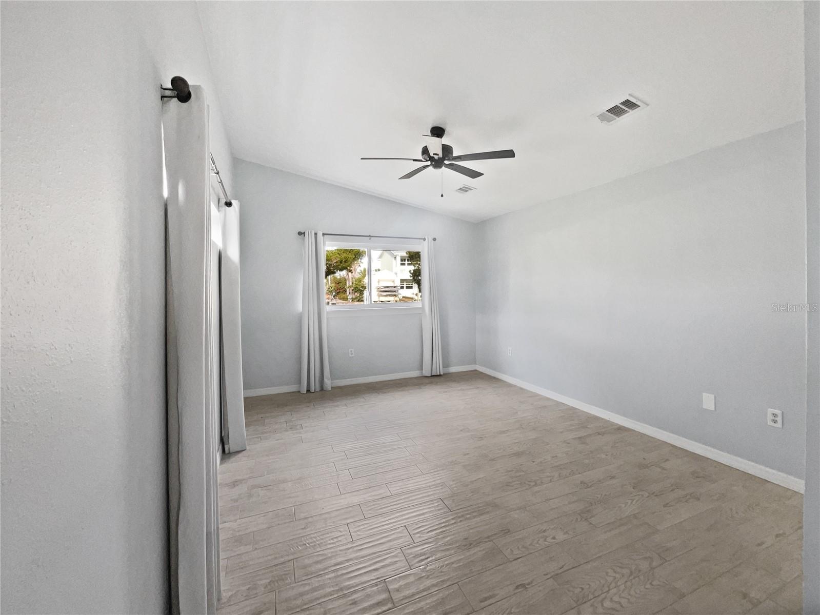 Image 5 of 22 For 135 Palmetto Avenue