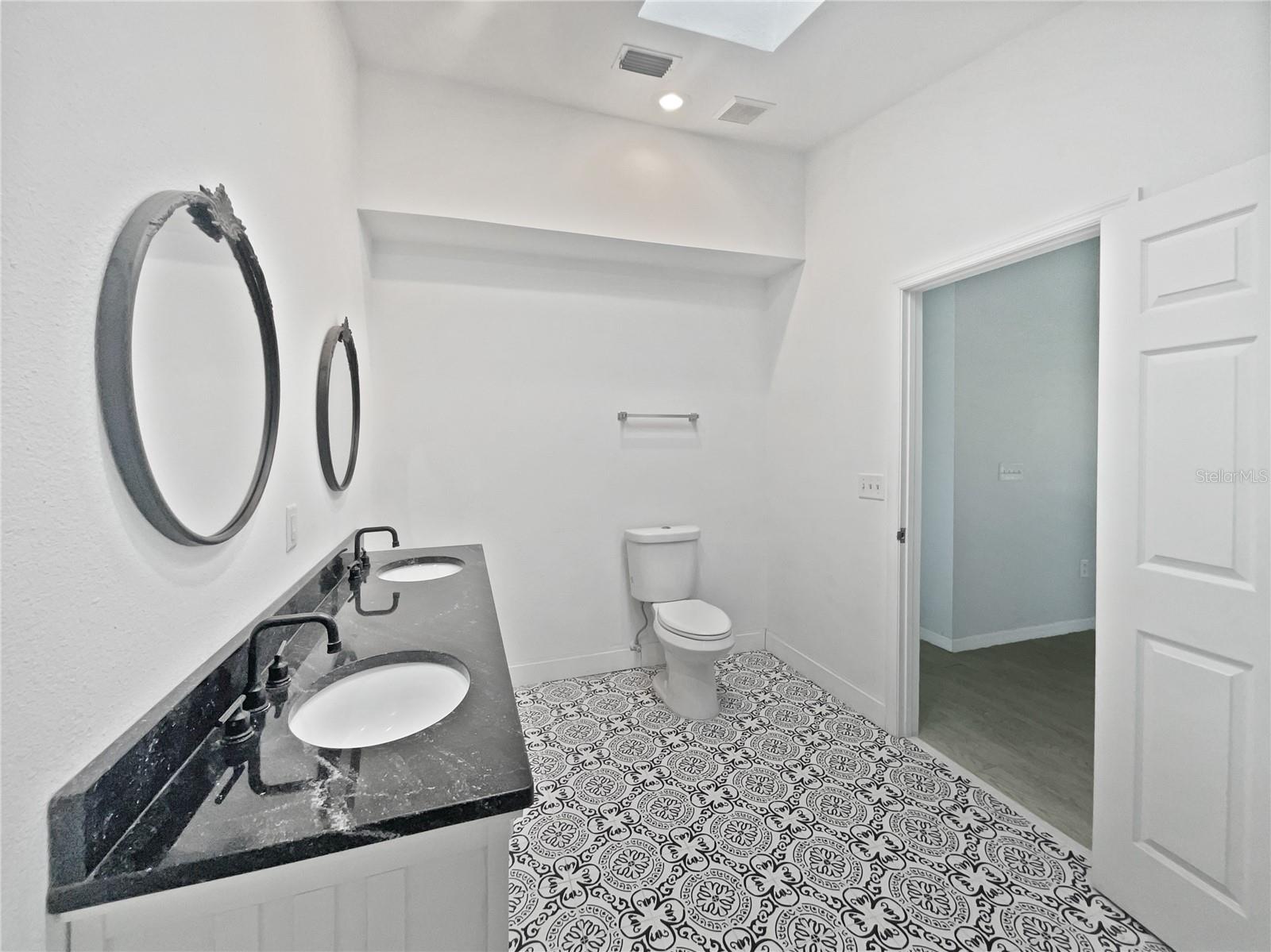 Image 7 of 22 For 135 Palmetto Avenue