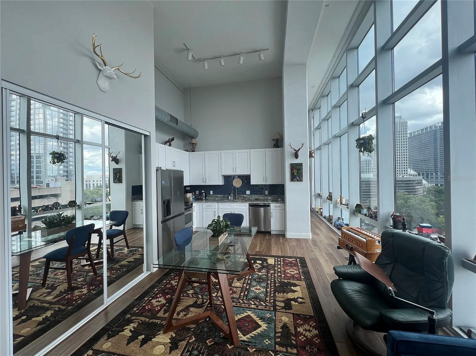 Image 3 of 19 For 150 Robinson Street 717