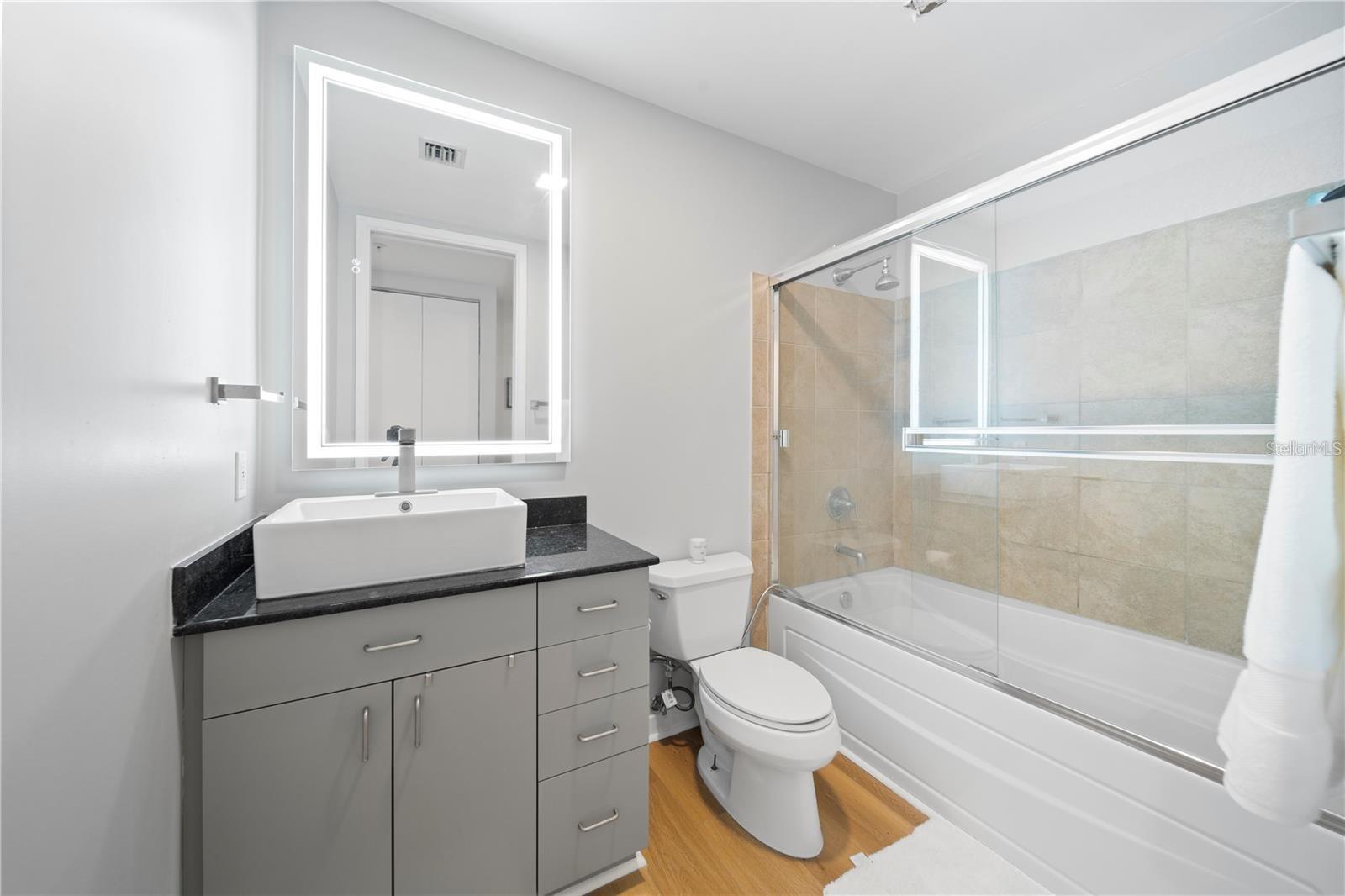 Image 7 of 19 For 150 Robinson Street 717