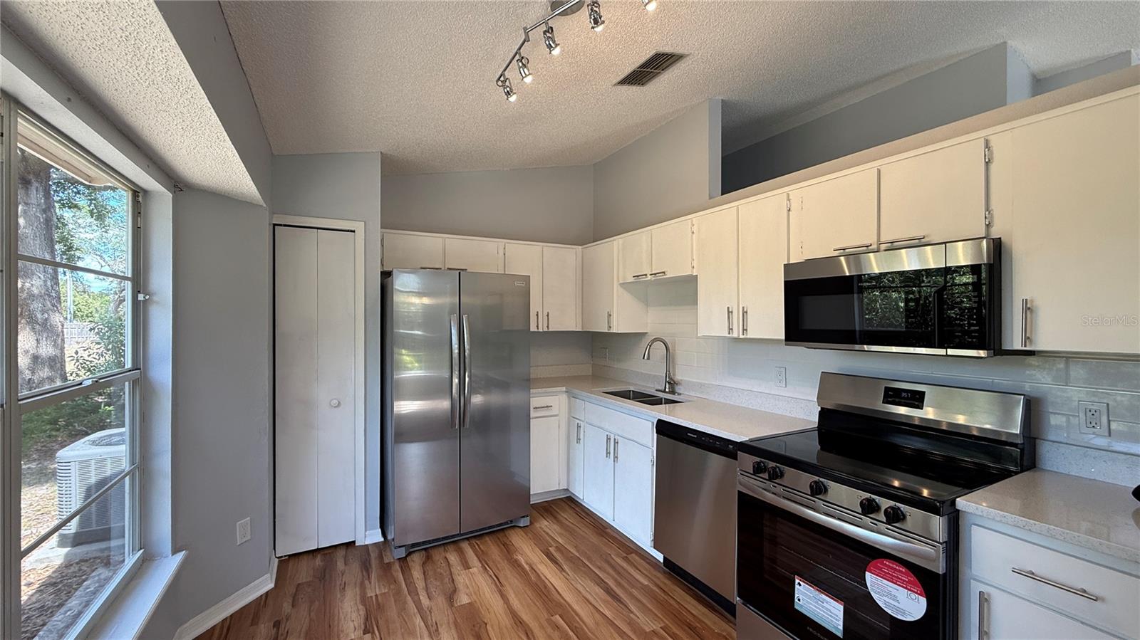 Image 6 of 27 For 310 Sunvista Court