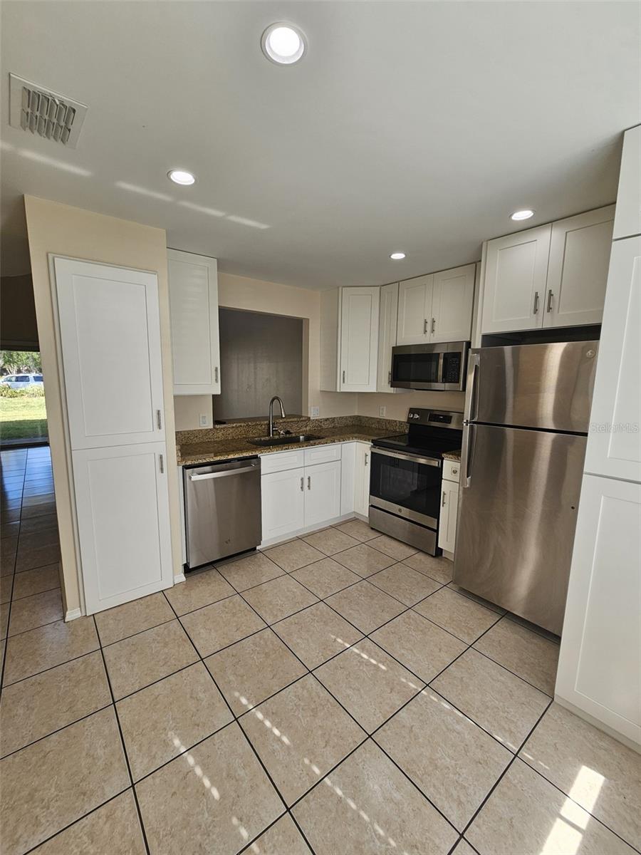 Image 5 of 32 For 14667 Laguna Beach Circle