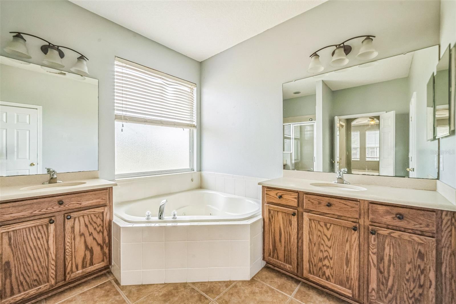 Image 25 of 53 For 807 Ayden Oak Lane