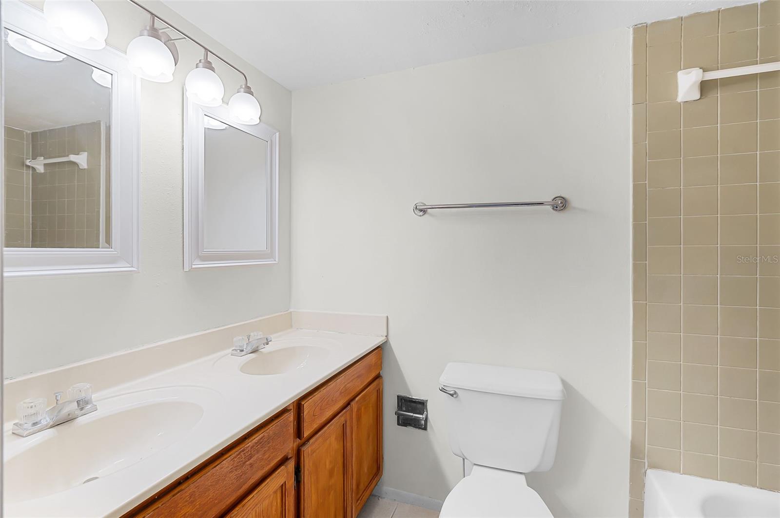 Image 11 of 22 For 6095 Village Circle 6095