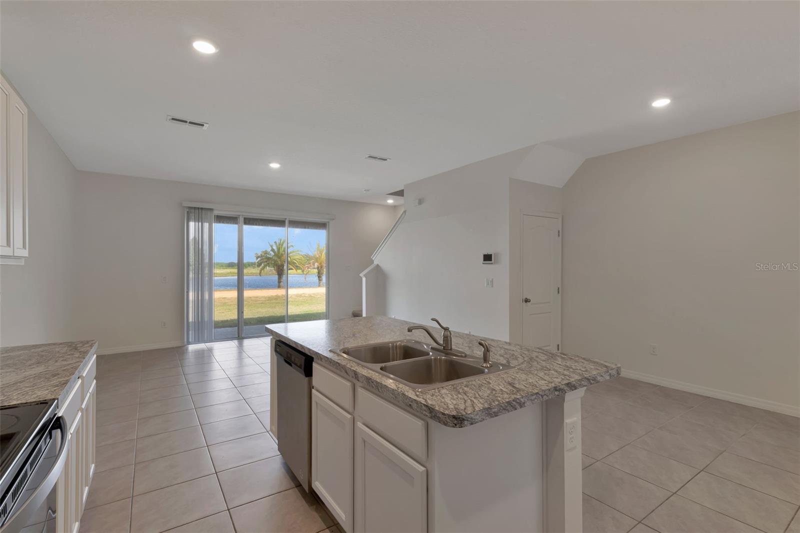 Image 12 of 39 For 1089 Blue Jay Drive