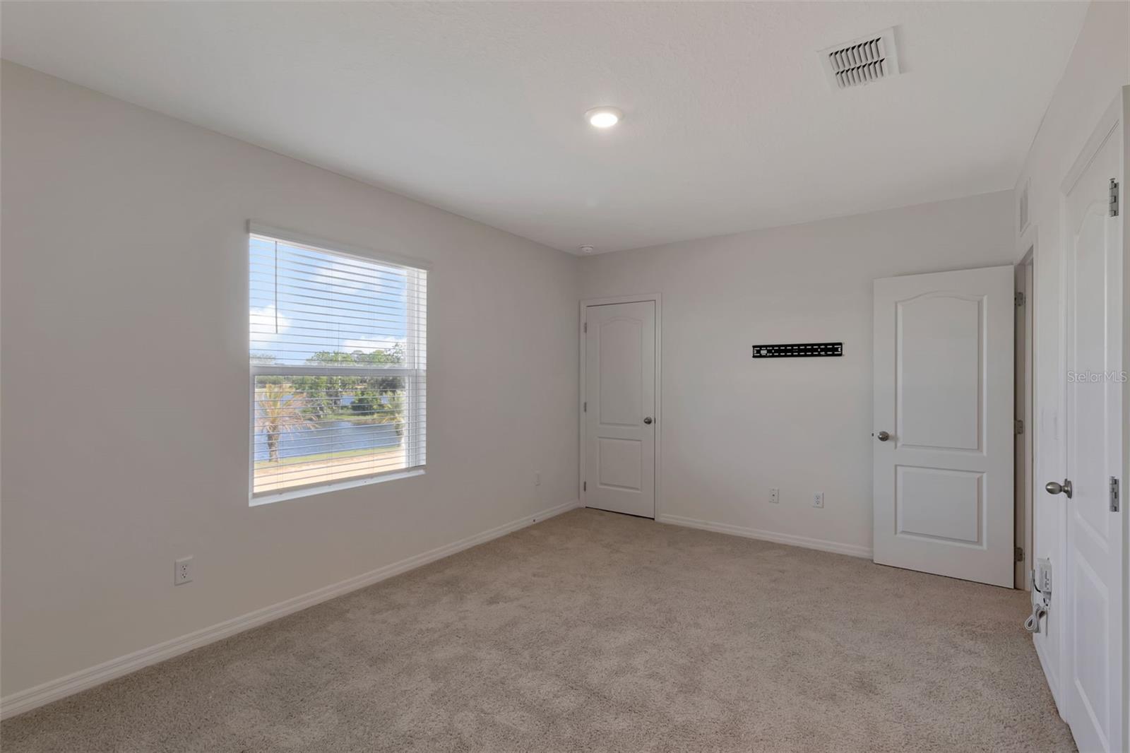 Image 18 of 39 For 1089 Blue Jay Drive