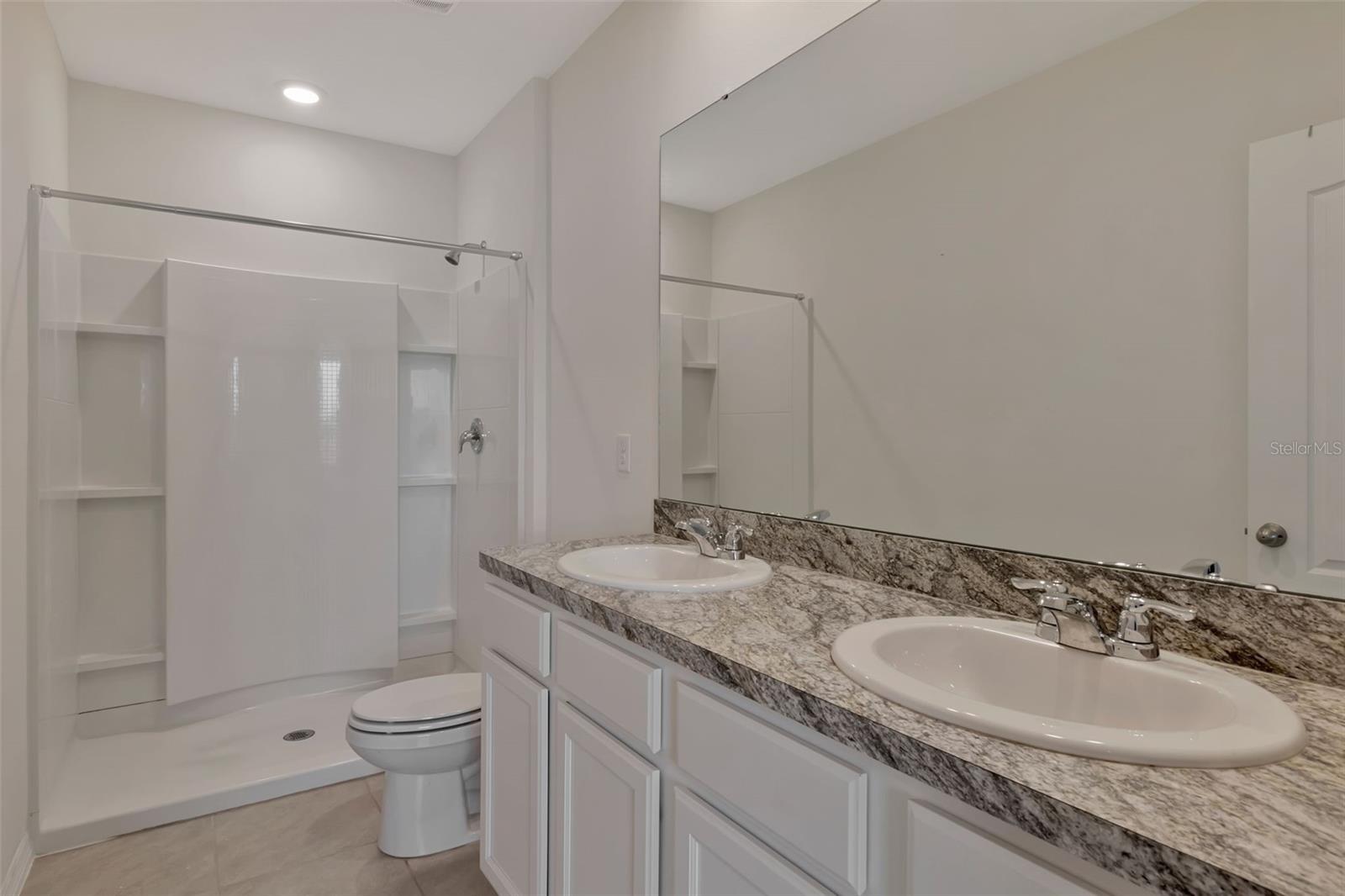 Image 20 of 39 For 1089 Blue Jay Drive