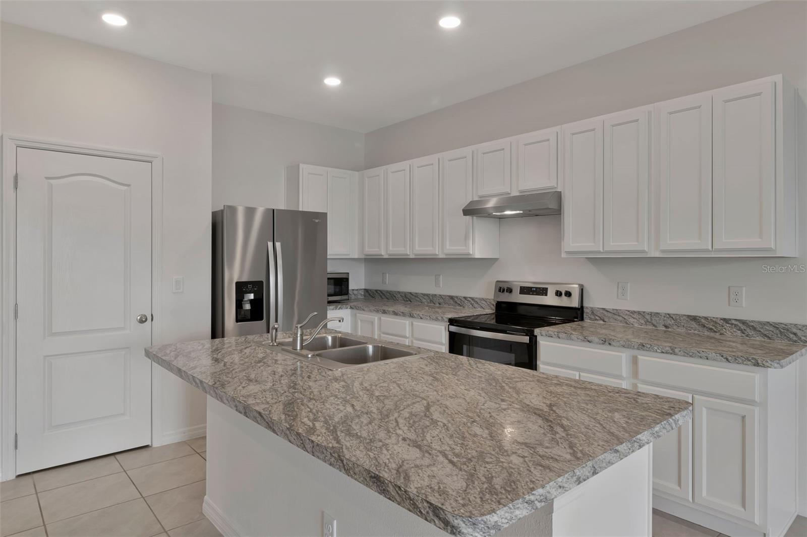 Image 8 of 39 For 1089 Blue Jay Drive