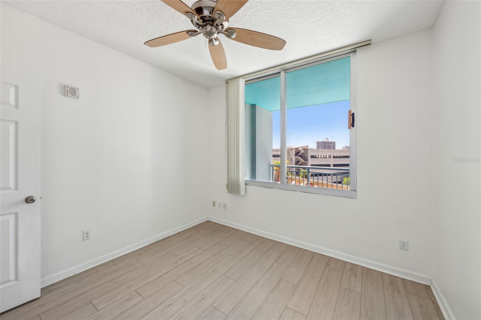 Image 16 of 34 For 322 Central Boulevard 606