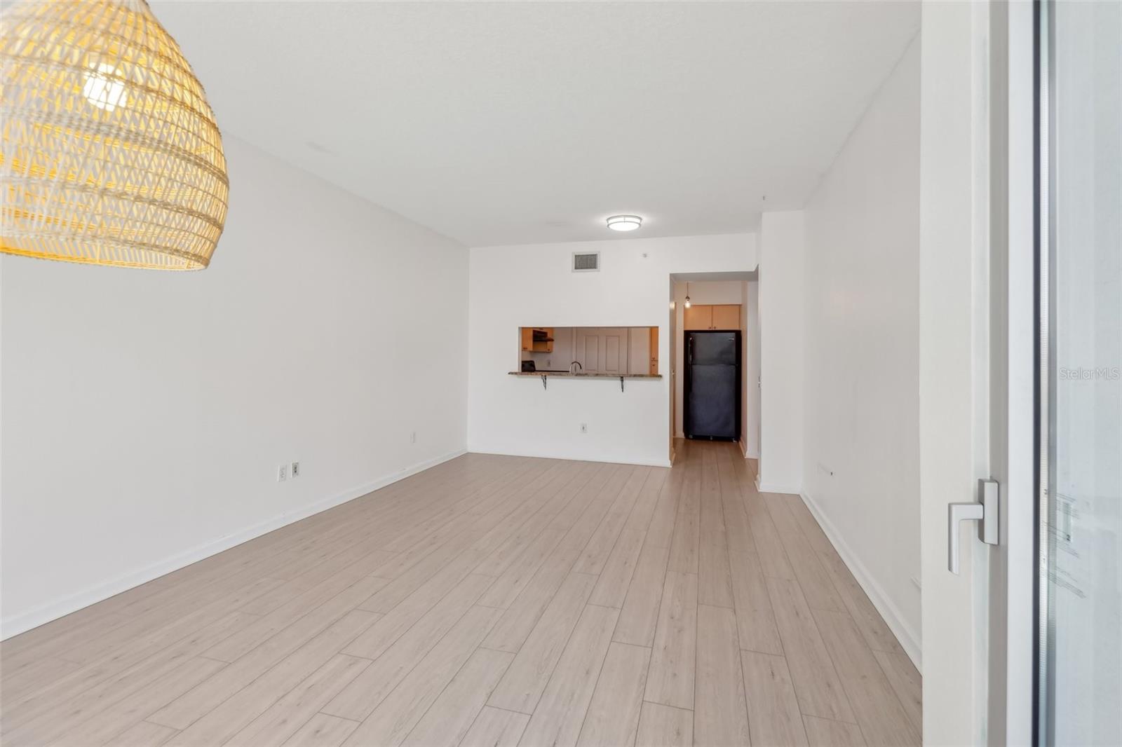 Image 6 of 34 For 322 Central Boulevard 606