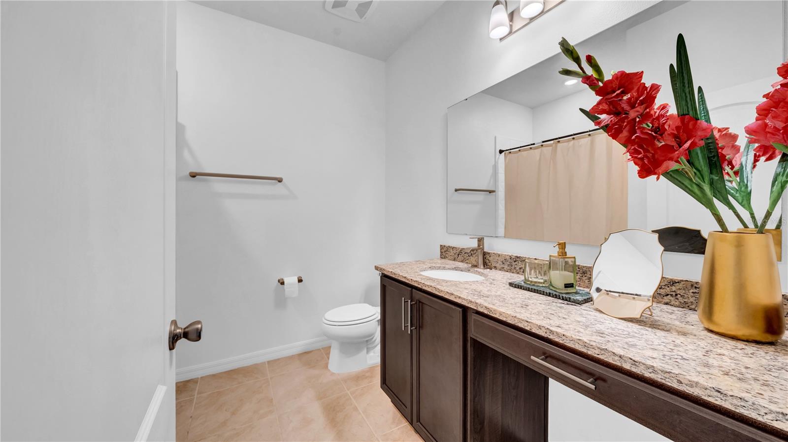 Image 32 of 40 For 415 Overpool Avenue