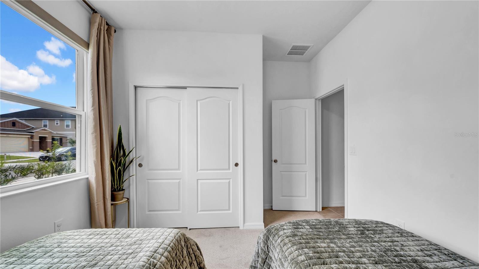 Image 33 of 40 For 415 Overpool Avenue