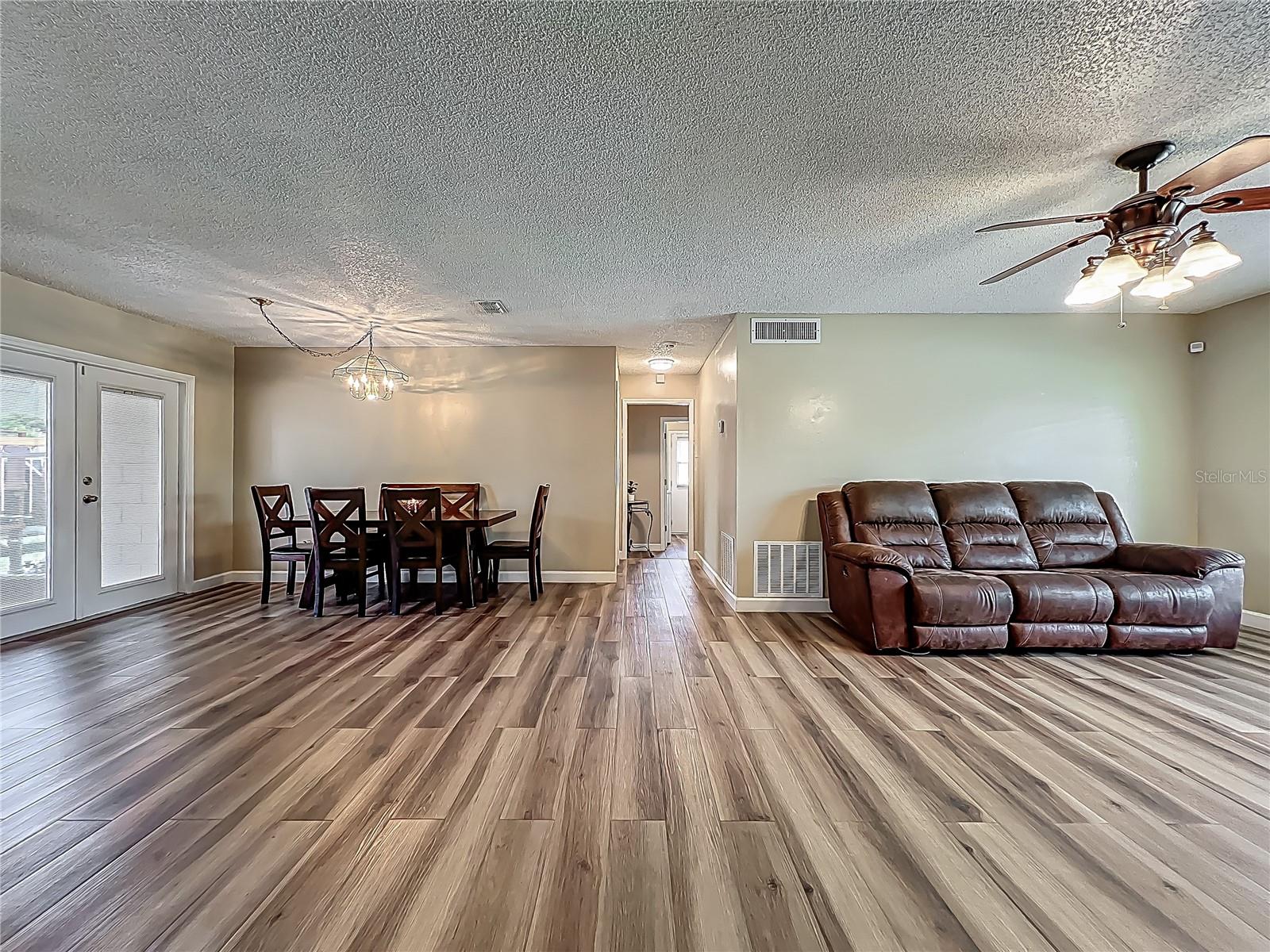 Image 12 of 72 For 898 Hendry Drive