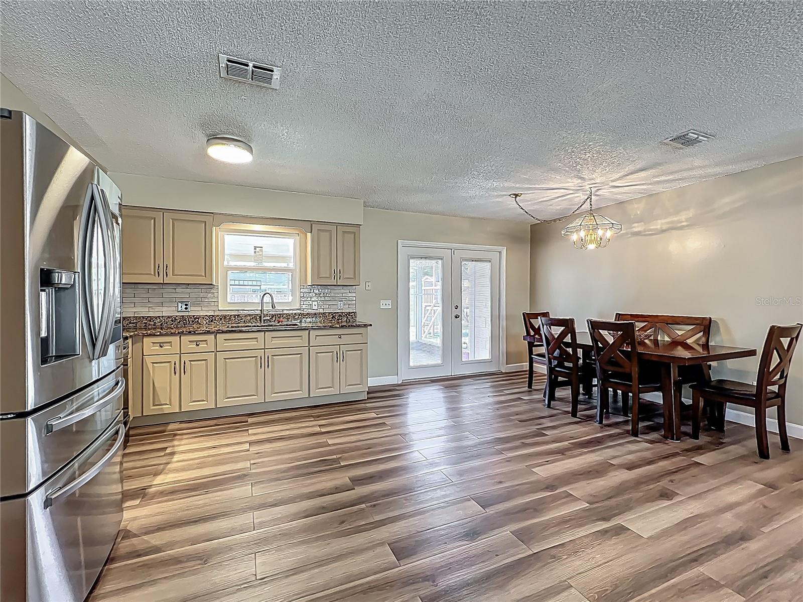 Image 13 of 72 For 898 Hendry Drive